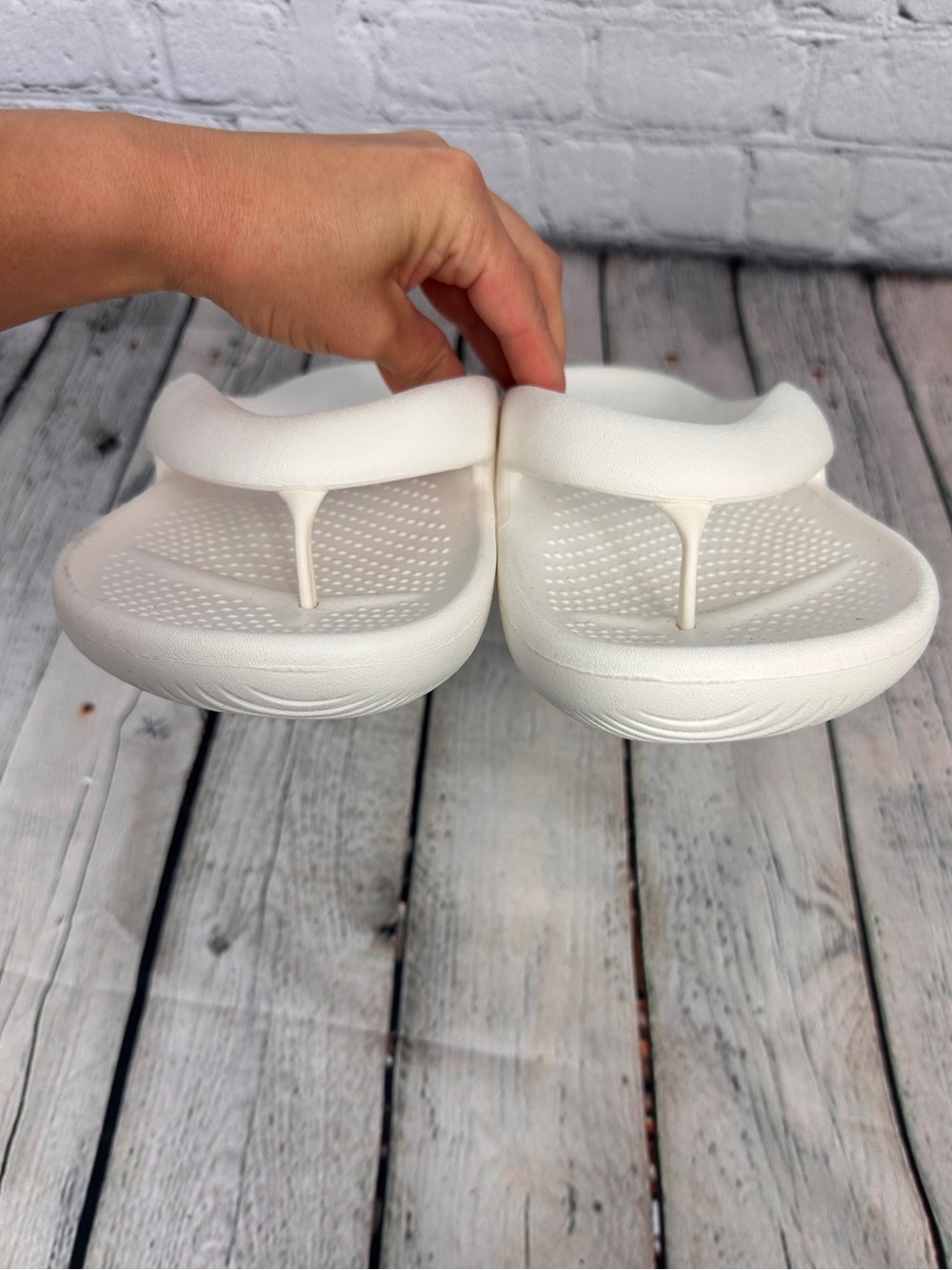 Crocs Mellow Recovery Flip in white M8 W10 - Picture 5 of 5